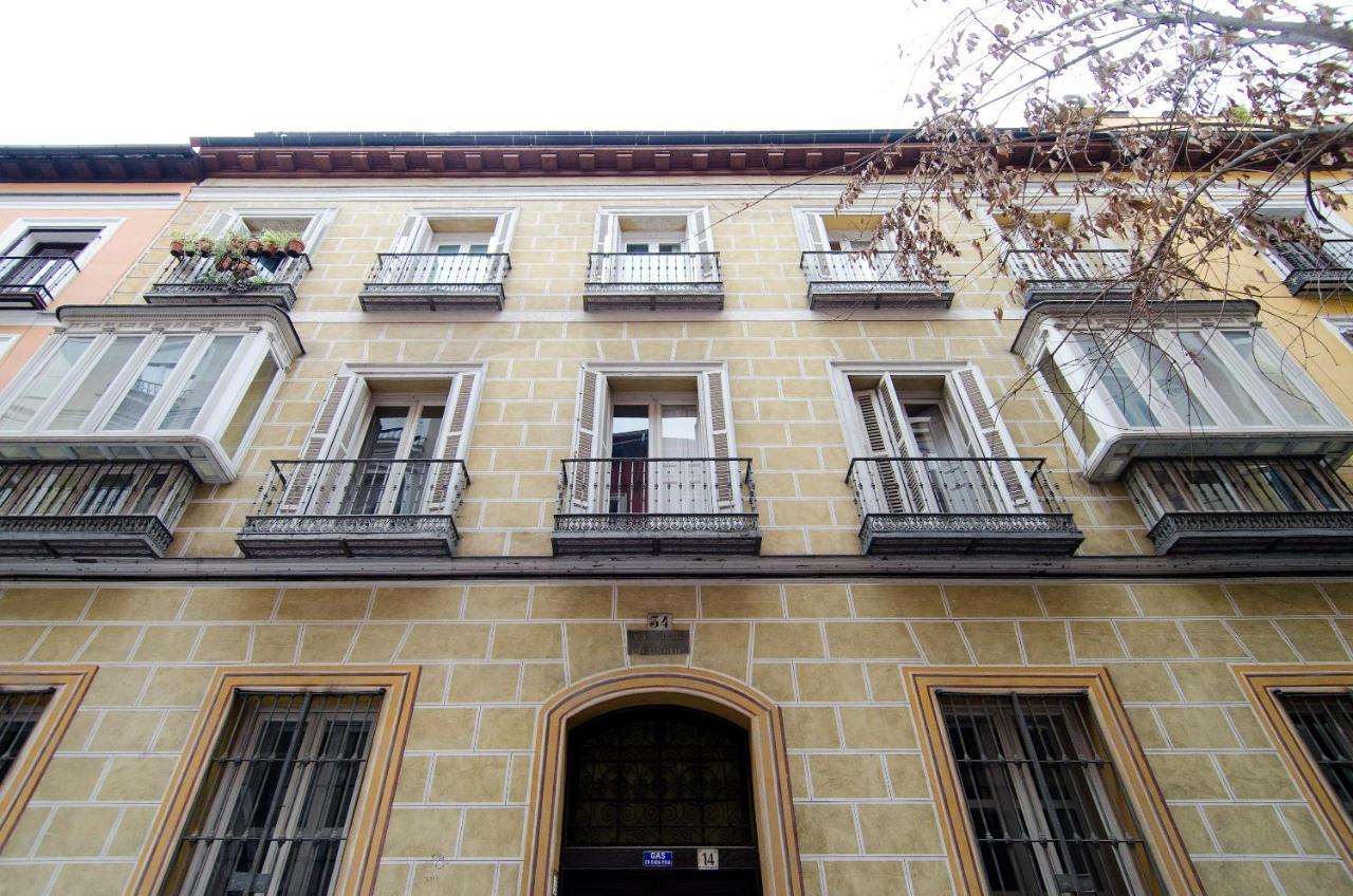 Hellenhost - Gran Via, Madrid